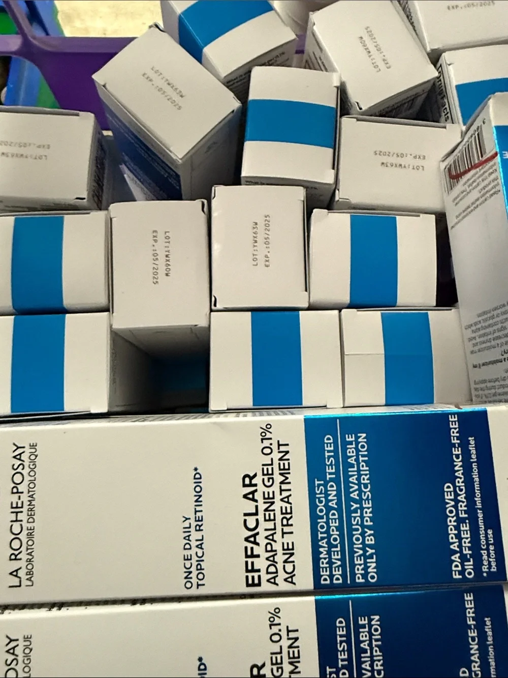 La Roche-posay Acne Treatment - White/Blue wholesale reseller 30 pieces